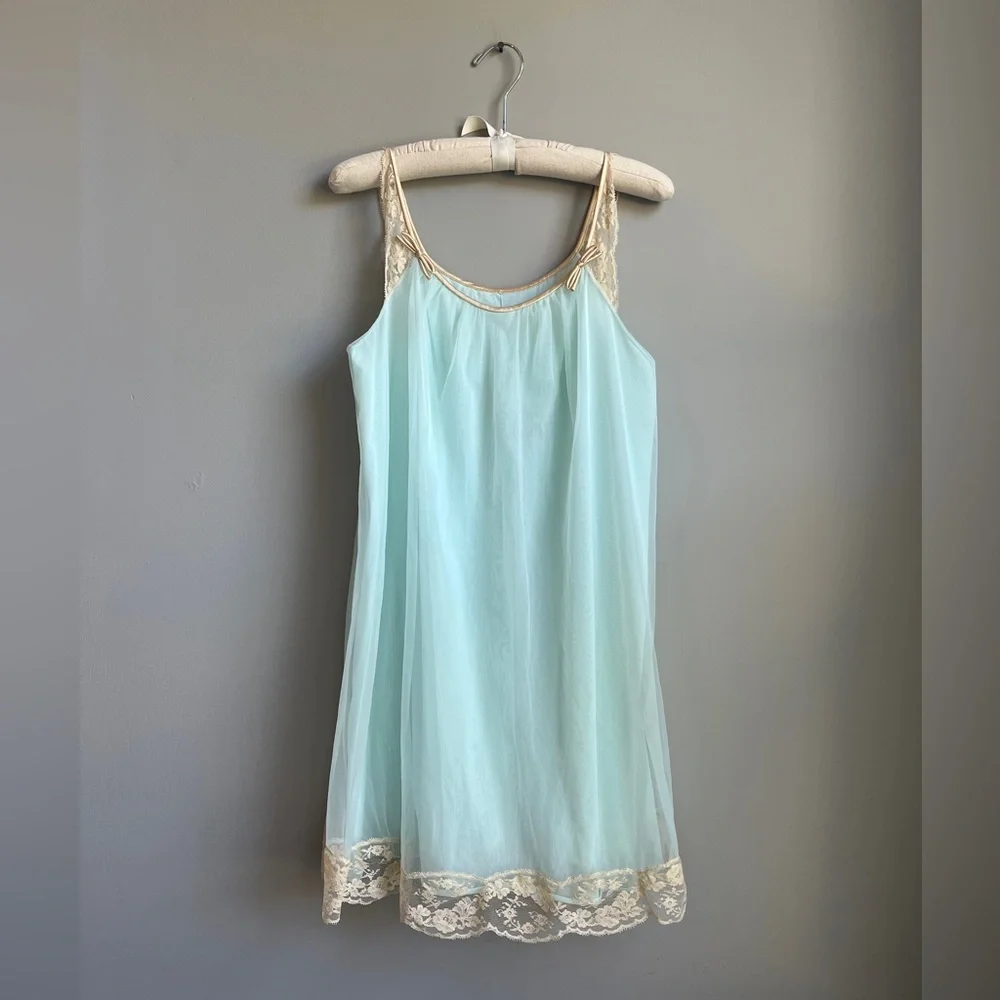 Vintage Vanity Fair 1960’s Mint Blue peignoir negligée nightie/robe set - Picture 3 of 11